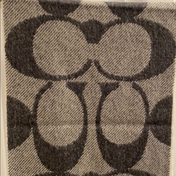 Coach Scarf - Picture 2 of 4